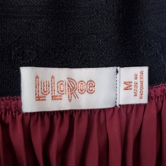 Lularoe Elegant Jill Metallic Pleated Skirt - Picture 14 of 15